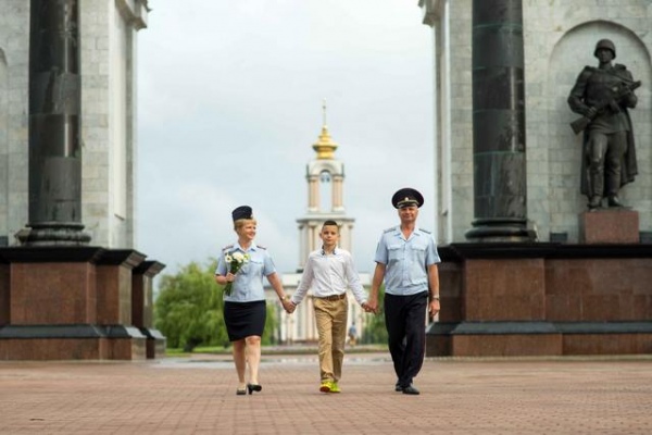 В честь Дня семьи, любви и верности курские полицейские поучаствовали  в масштабной фото-акции