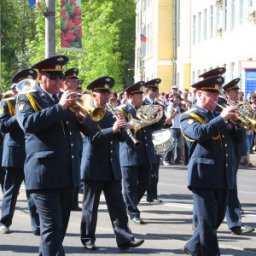 Двадцать духовых оркестров промаршируют по центру города