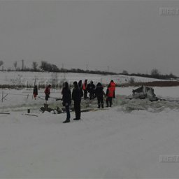 Расчищавший на пруду гоночную трассу трактор провалился под лед