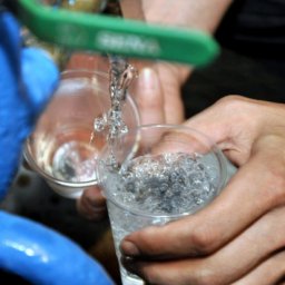 Роспотребнадзор не нашел примесей в "пахнущей" воде из Северного