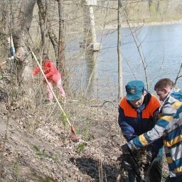 Курские студенты и спасатели приступили к уборке водоемов