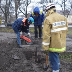 Курские сотрудники МЧС спасли мужчину, упавшего в коллектор теплотрассы