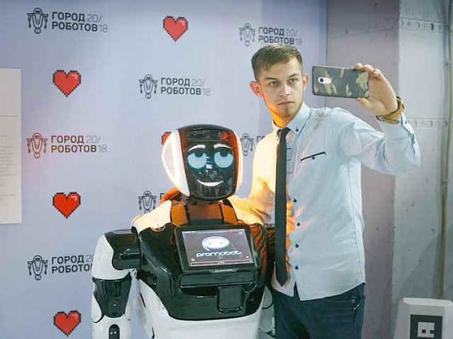 В Курске представят  роботов, которые умеют  танцевать  и выполнять работу по дому