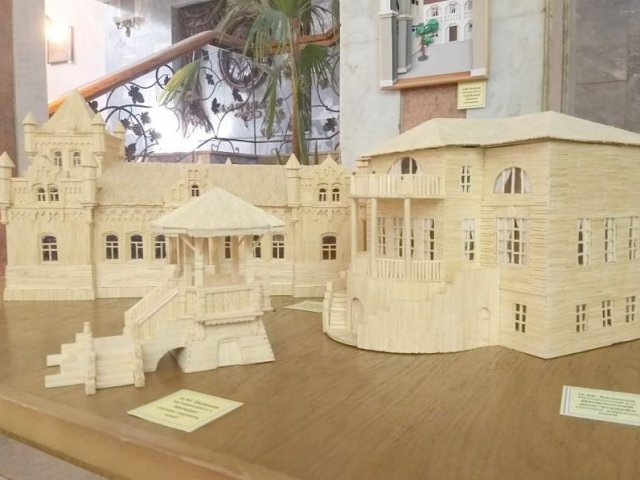 Когда спички детям — игрушки: курянин представил скульптуры в миниатюре