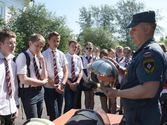 В преддверии школьных каникул спасатели провели открытый урок для юных  курян