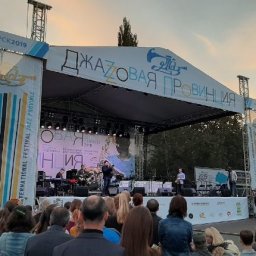 Красная площадь в Курске пропиталась джазом