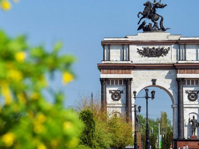 Роман Старовойт поздравил курян с Днем города