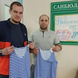 Курским донорам подарили тельняшки