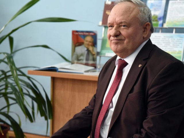 Экс-председатель курского Облсуда  представил два сборника  стихов