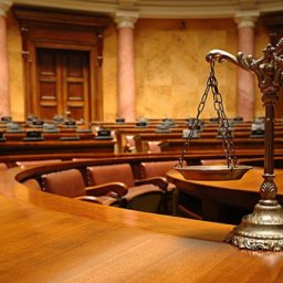 В Курске супруги делят здание вуза через суд В Курске супруги делят здание вуза через суд