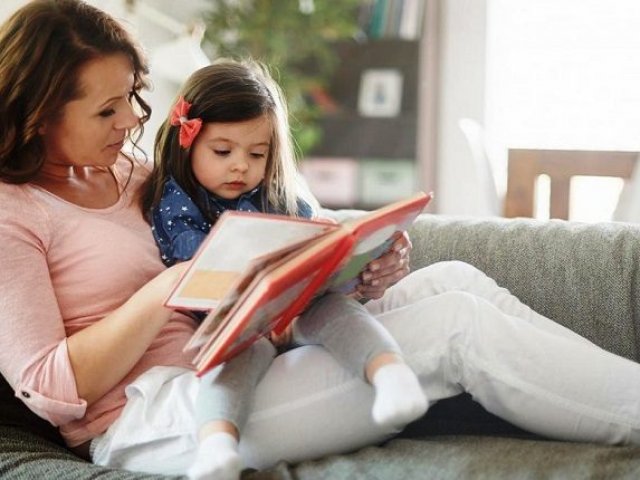 Куряне присоединились к всероссийской акции «Обнимем ребенка с книгой!»
