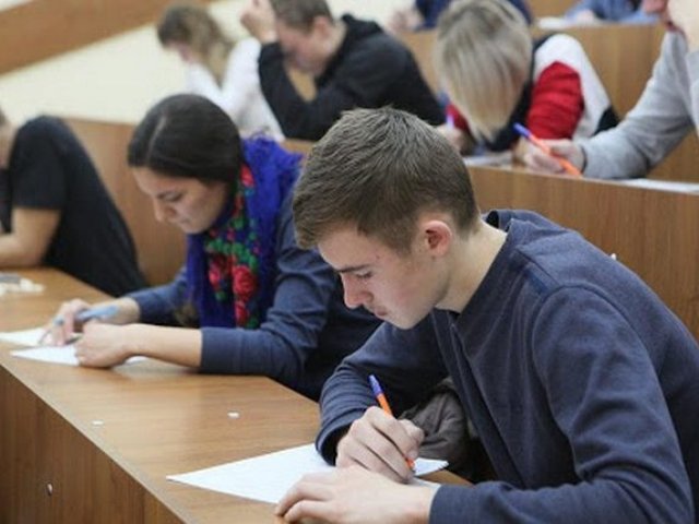 Курские абитуриенты могут дистанционно подать документы в вузы и ссузы