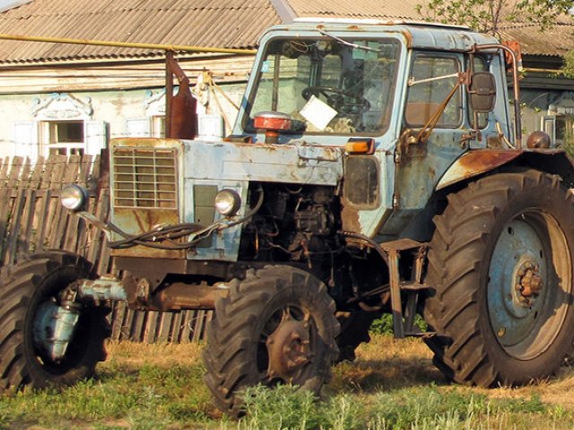 Куряне угнали трактор, чтобы съездить в магазин