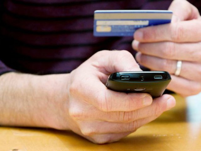 Курянку два раза за год обманули мошенники