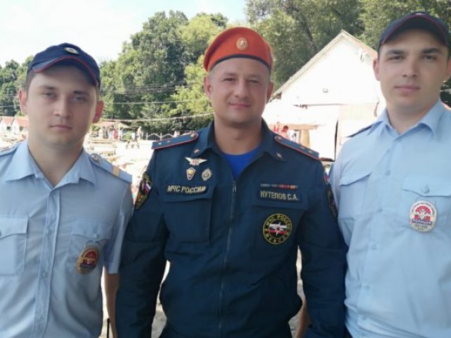 В Курске полицейские и пожарный спасли тонущего мужчину