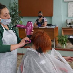 В курских колониях начали обучать парикмахерскому делу
