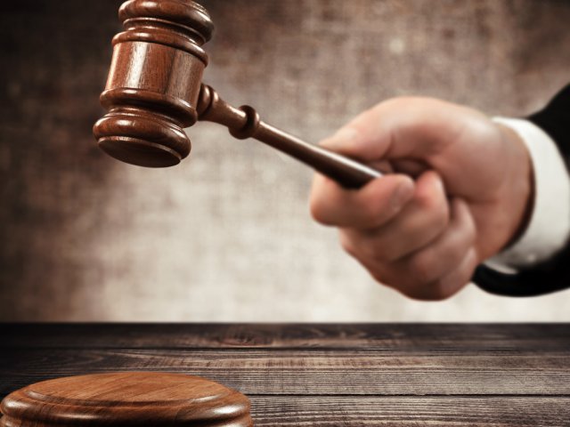 Курский суд начал рассматривать дело о падении футбольных ворот на школьницу
