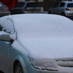 Полицейские помогли курянке выбраться из снежного завала