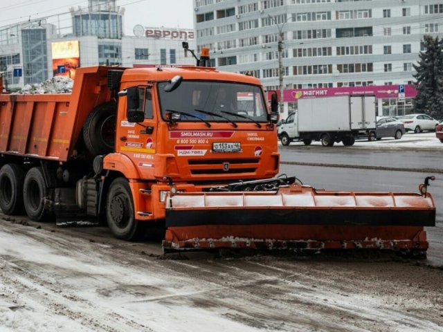 В Курске в связи с ожидаемым снегопадом подготовили 102 единицы дорожной техники