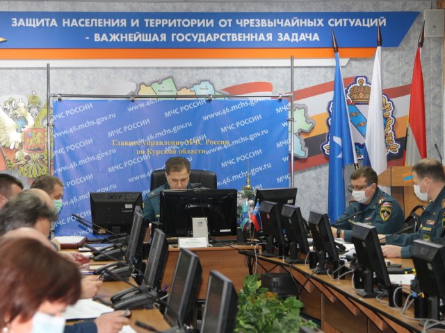 Спасатели призывают курян отказаться от купания на Крещение