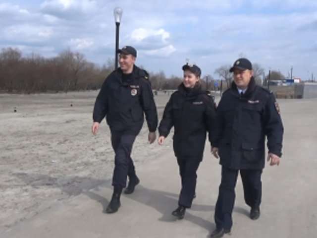 Курский полицейский помог женщине вернуть потерянные документы и деньги