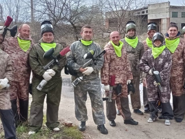 Сотрудники курской колонии сыграли в пейнтбол