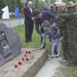 В Курске заложили первый камень сквера Мужества и Скорби В Курске заложили первый камень сквера Мужества и Скорби