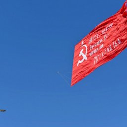 В Курск самолетом доставили капсулу с землей с Прохоровского поля В Курск самолетом доставили капсулу с землей с Прохоровского поля
