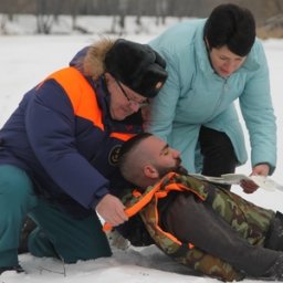 В Курске студентам-иностранцам рассказали о правилах поведения на льду В Курске студентам-иностранцам рассказали о правилах поведения на льду