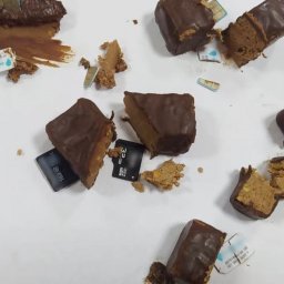 Куряне пытались передать осуждённым конфеты с начинкой из флешек и сим-карт Куряне пытались передать осуждённым конфеты с начинкой из флешек и сим-карт