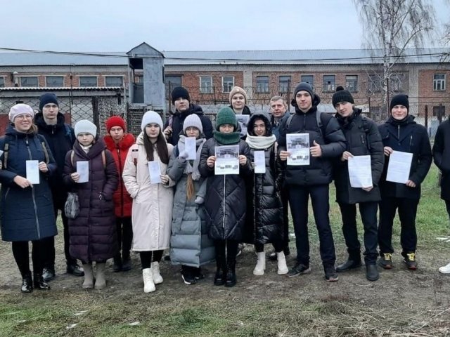 В Курской области старшеклассники посетили кинологический городок в колонии