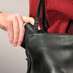В Курске 42-летний рецидивист специализировался на кражах из офисов В Курске 42-летний рецидивист специализировался на кражах из офисов