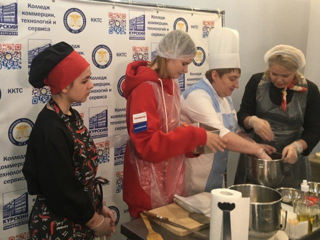 В Курске к 80-летию прорыва блокады Ленинграда испекли «Блокадный хлеб»