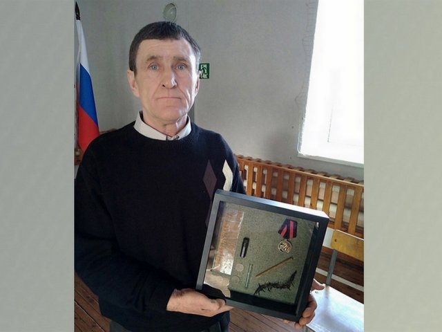 В Курском районе медальон и вещи погибшего бойца передали его потомкам