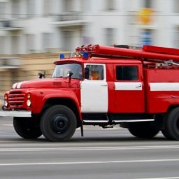 В Курске спецтехника МЧС не смогла проехать к месту пожара на Клыкова В Курске спецтехника МЧС не смогла проехать к месту пожара на Клыкова