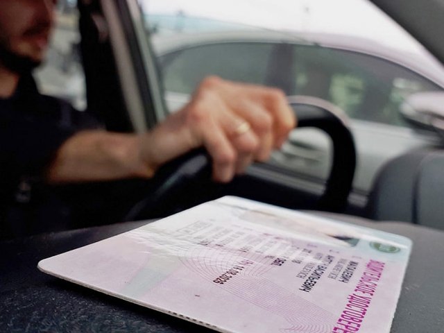 Граждане из ДНР ЛНР, Запорожской и Херсонской областей могут обменять водительские удостоверения в Курской области в упрощенном порядке