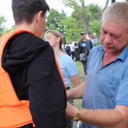 Курские спасатели провели для кадет занятие по безопасности на воде Курские спасатели провели для кадет занятие по безопасности на воде