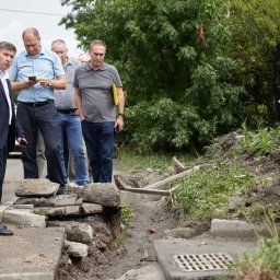 Сильный дождь привёл к схождению селя на одной из улиц Курска Сильный дождь привёл к схождению селя на одной из улиц Курска