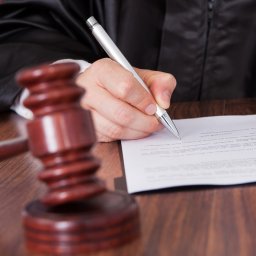 Курская автолюбительница получила штраф за оскорбление женщины в ходе дорожного конфликта Курская автолюбительница получила штраф за оскорбление женщины в ходе дорожного конфликта