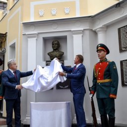 В Курске открыт бюст Герою Советского Союза Николаю Черных В Курске открыт бюст Герою Советского Союза Николаю Черных