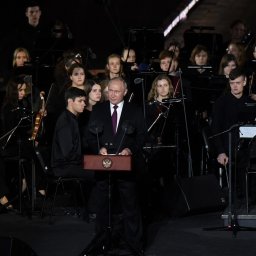 Владимир Путин приехал на празднование победы в Курской битве в Поныри Владимир Путин приехал на празднование победы в Курской битве в Поныри