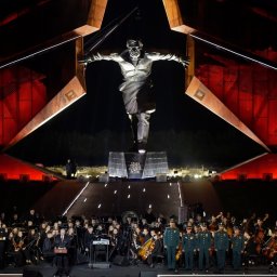 Путин в Понырях Курской области наградил звездами Героев экипаж танка «Алеша» Путин в Понырях Курской области наградил звездами Героев экипаж танка «Алеша»