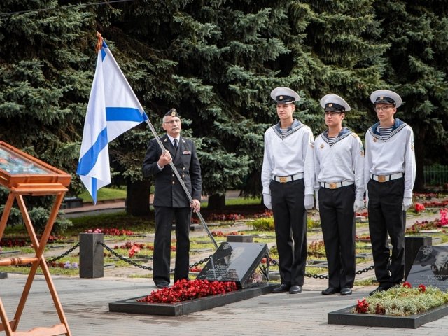 Куряне почтили память моряков АПРК «Курск»