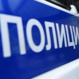 В Курске мужчина разбил стекло в движущемся такси по улице Паковой В Курске мужчина разбил стекло в движущемся такси по улице Паковой