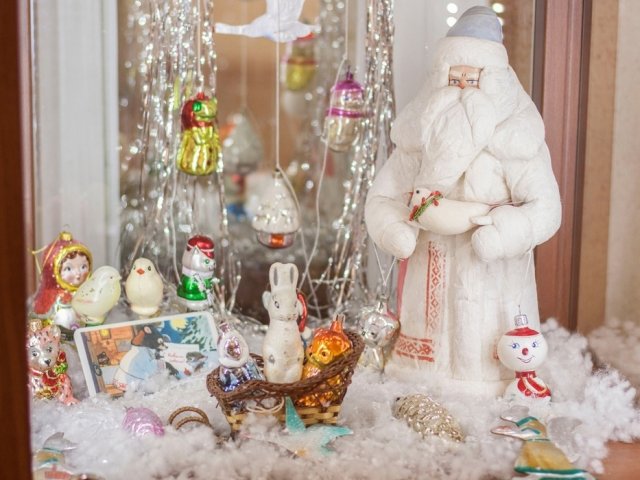 В Курске до 19 января работает выставка елочных игрушек времен СССР