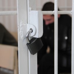 В Курской области мужчина топором отрубил голову знакомому и закопал его труп во дворе дома