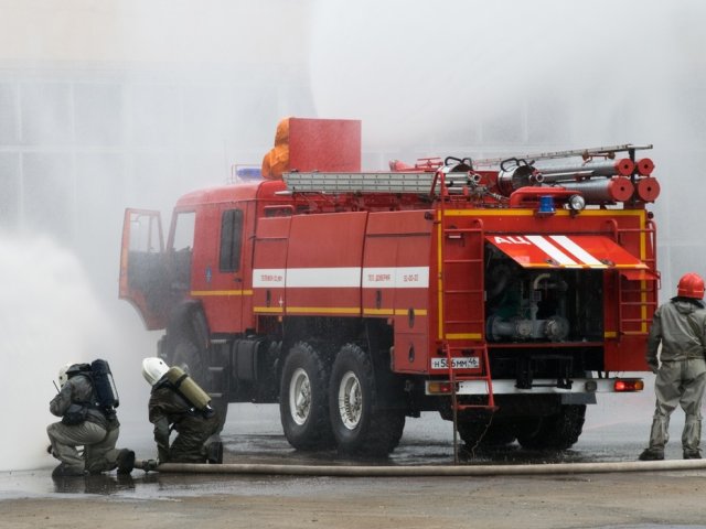 В курском ресторане 63 человека ликвидировали пожар на летней террасе