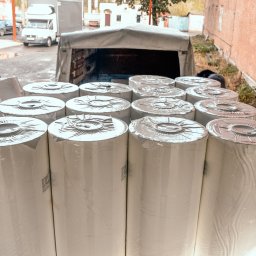 В Курской области окна школ и детсадов оклеивают защитной плёнкой