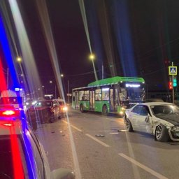 В Курске 4 человека пострадали в массовом ДТП на улице Карла Маркса