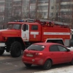 В Курске на улице Воробьева пожарные спасли 15 человек В Курске на улице Воробьева пожарные спасли 15 человек